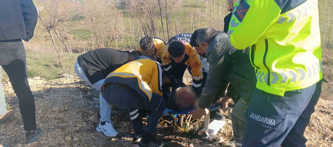 ADIYAMAN’DA, OTOMOBİLİN YAYAYA ÇARPMASI SONUCU MEYDANA GELEN KAZADA 1 KİŞİ YARALANDI.