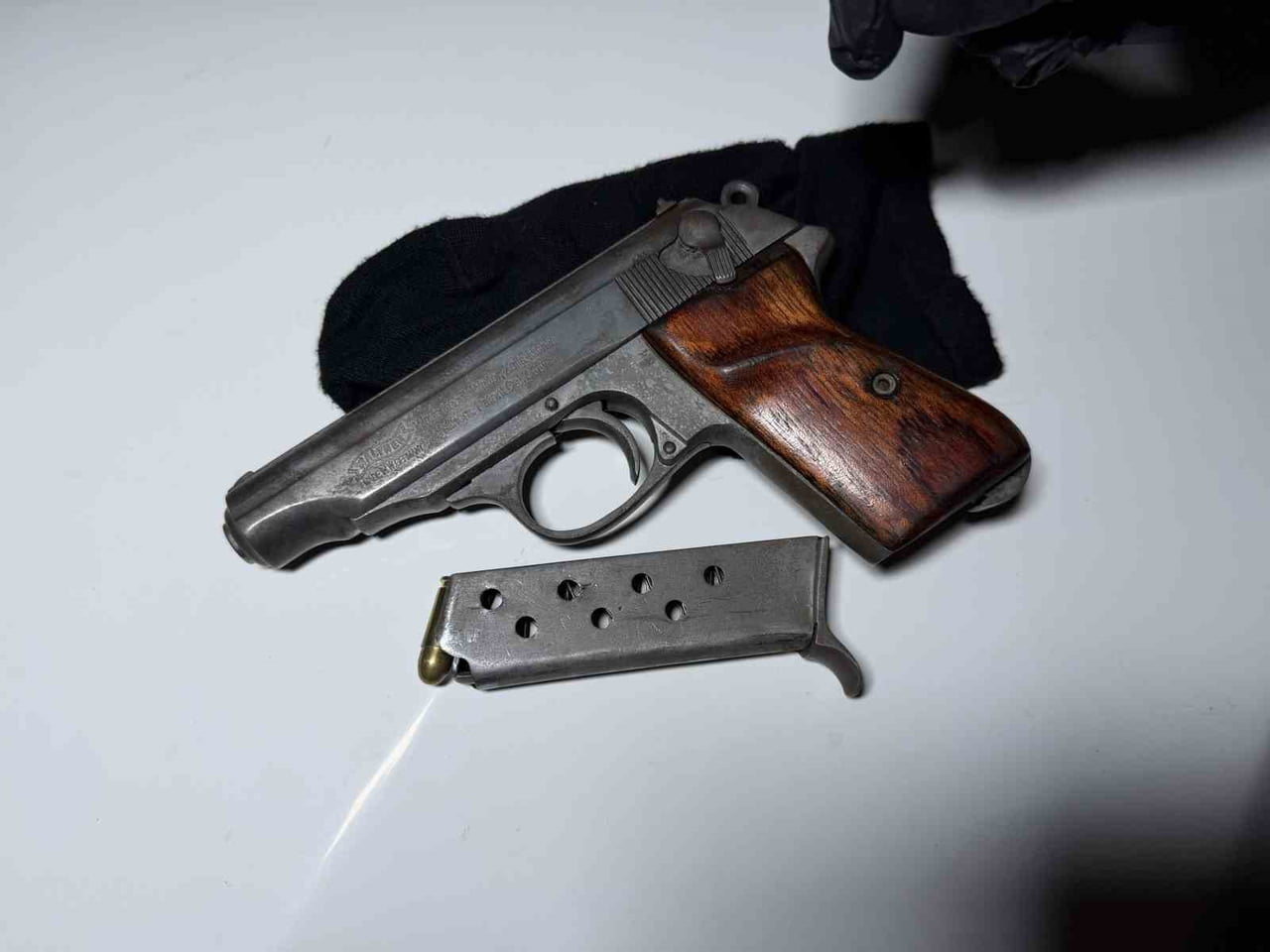 ADIYAMAN’DA POLİS EKİPLERİNCE DURUMUNDAN ŞÜPHELENİLEREK KOVALAMACA SONUCU YAKALANAN ŞAHSIN...