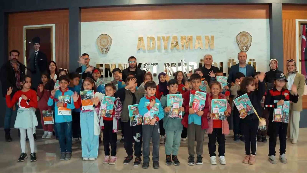 ADIYAMAN’DA POLİS HAFTASI KAPSAMINDA İLKOKUL ÖĞRENCİLERİ, EMNİYET MÜDÜRLÜĞÜNÜ ZİYARET EDEREK HEM...