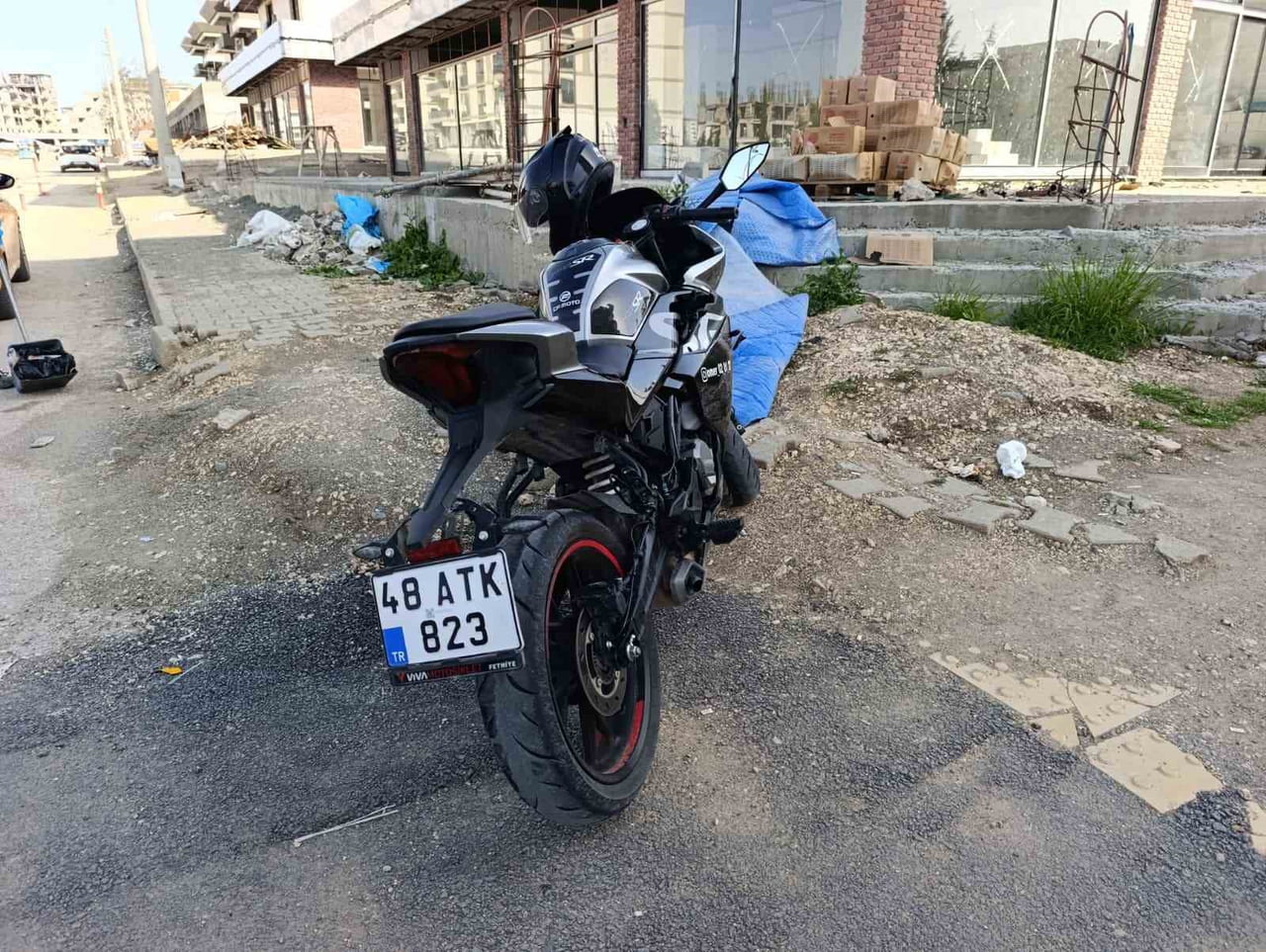 ADIYAMAN’DA TİCARİ TAKSİYLE MOTOSİKLETİN ÇARPIŞTIĞI KAZADA 1 KİŞİ YARALANDI.