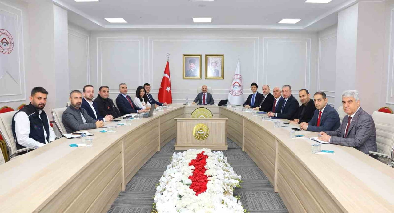 ADIYAMAN GENELİNDE YÜRÜTÜLEN ÇALIŞMALARIN ELE ALINDIĞI HAFTALIK KOORDİNASYON TOPLANTISI, ADIYAMAN...