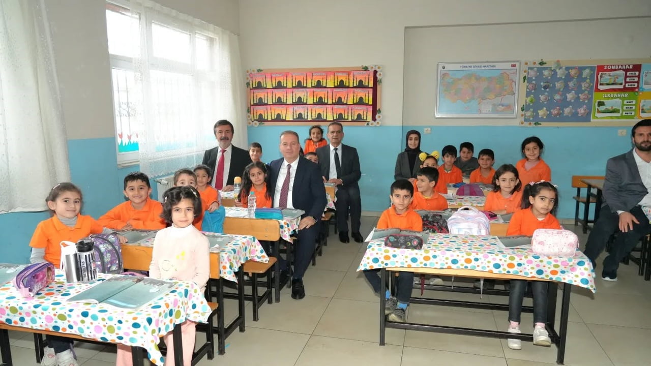 ADIYAMAN İL MİLLİ EĞİTİM MÜDÜRÜ ALİ TOSUN, SİNCİK İLÇESİNDE YÜRÜTTÜĞÜ EĞİTİM PROGRAMI KAPSAMINDA...