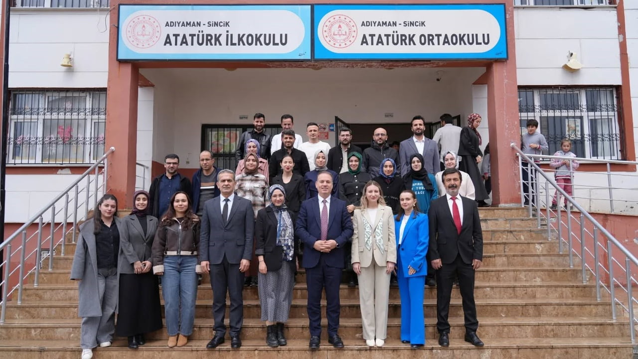 ADIYAMAN İL MİLLİ EĞİTİM MÜDÜRÜ ALİ TOSUN, SİNCİK İLÇESİNDE YÜRÜTTÜĞÜ EĞİTİM PROGRAMI KAPSAMINDA...