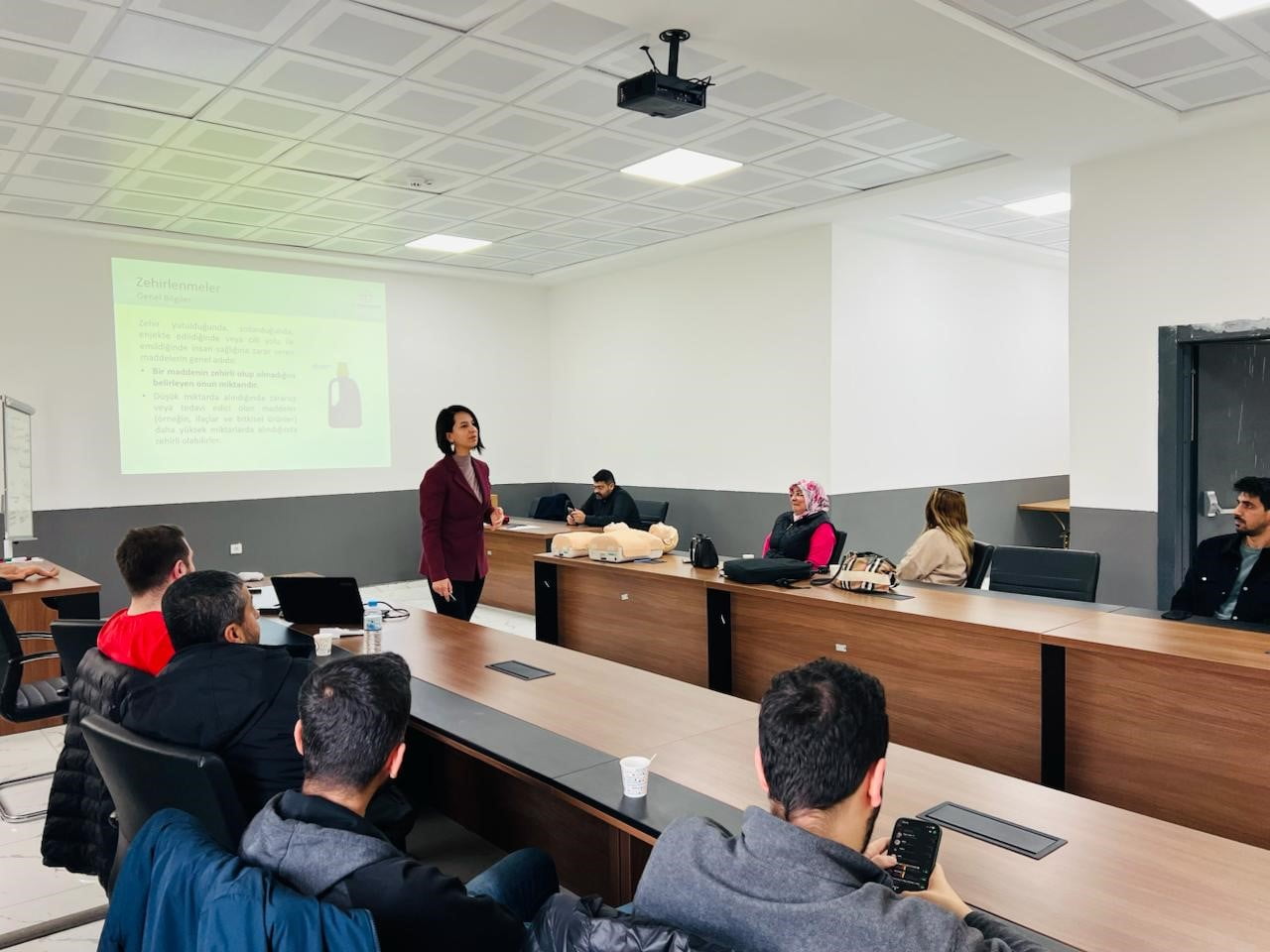 ADIYAMAN İL SAĞLIK MÜDÜRLÜĞÜ TARAFINDAN, ADIYAMAN HAVALİMANI PERSONELİNE YÖNELİK İLK YARDIM...