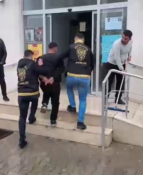 ADIYAMAN’IN BESNİ İLÇESİNDE ALKOLLÜ OLDUĞU BELİRLENEN BİR SÜRÜCÜ, POLİS EKİPLERİNE MUKAVEMET...