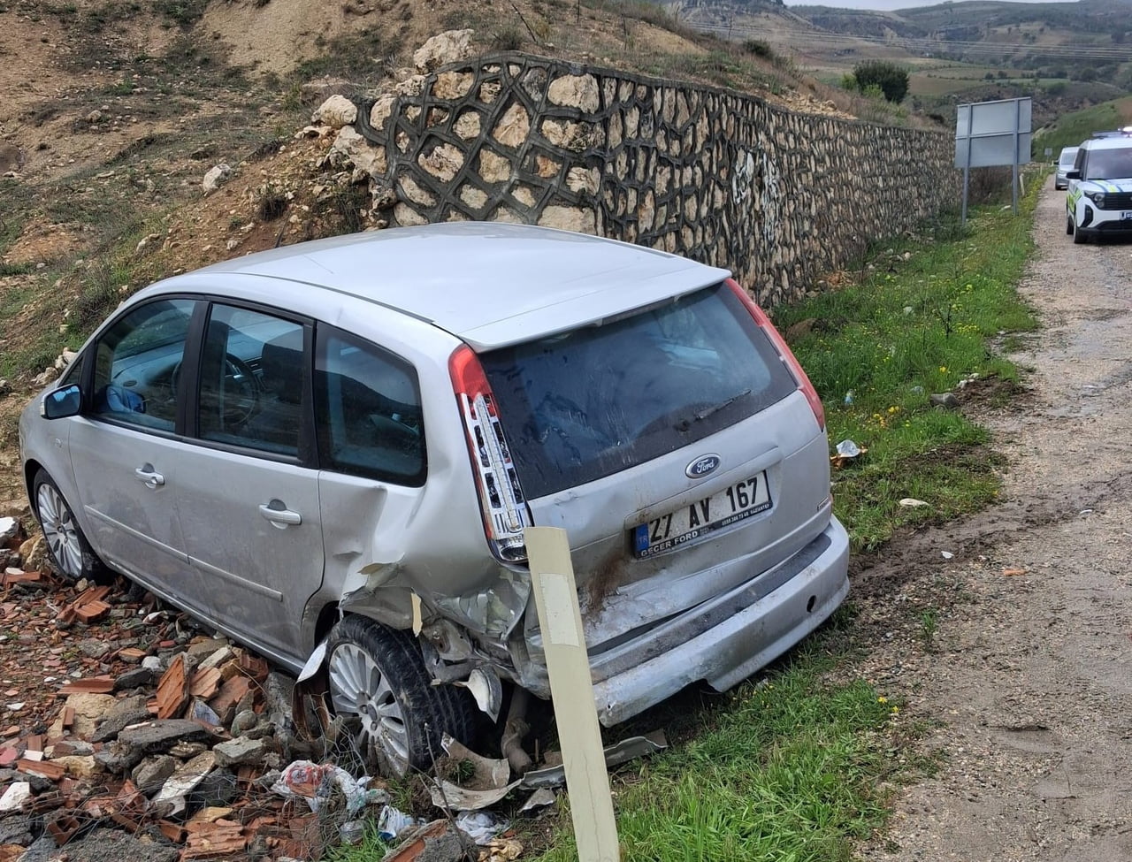 ADIYAMAN’IN BESNİ İLÇESİNDE İKİ OTOMOBİLİN ÇARPIŞMASI SONUCU MEYDANA GELEN KAZADA 1 KİŞİ...