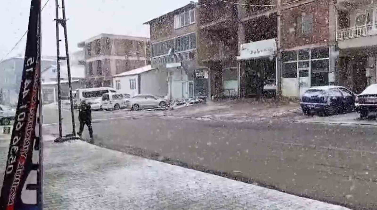 ADIYAMAN’IN ÇELİKHAN İLÇESİNDE KAR YAĞIŞI ETKİLİ OLDU.