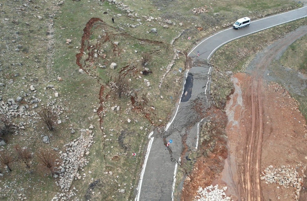 ADIYAMAN’IN KAHTA İLÇESİNE BAĞLI KARADUT KÖYÜ ÜZERİNDEN NEMRUT DAĞI’NA ULAŞIMI SAĞLAYAN...