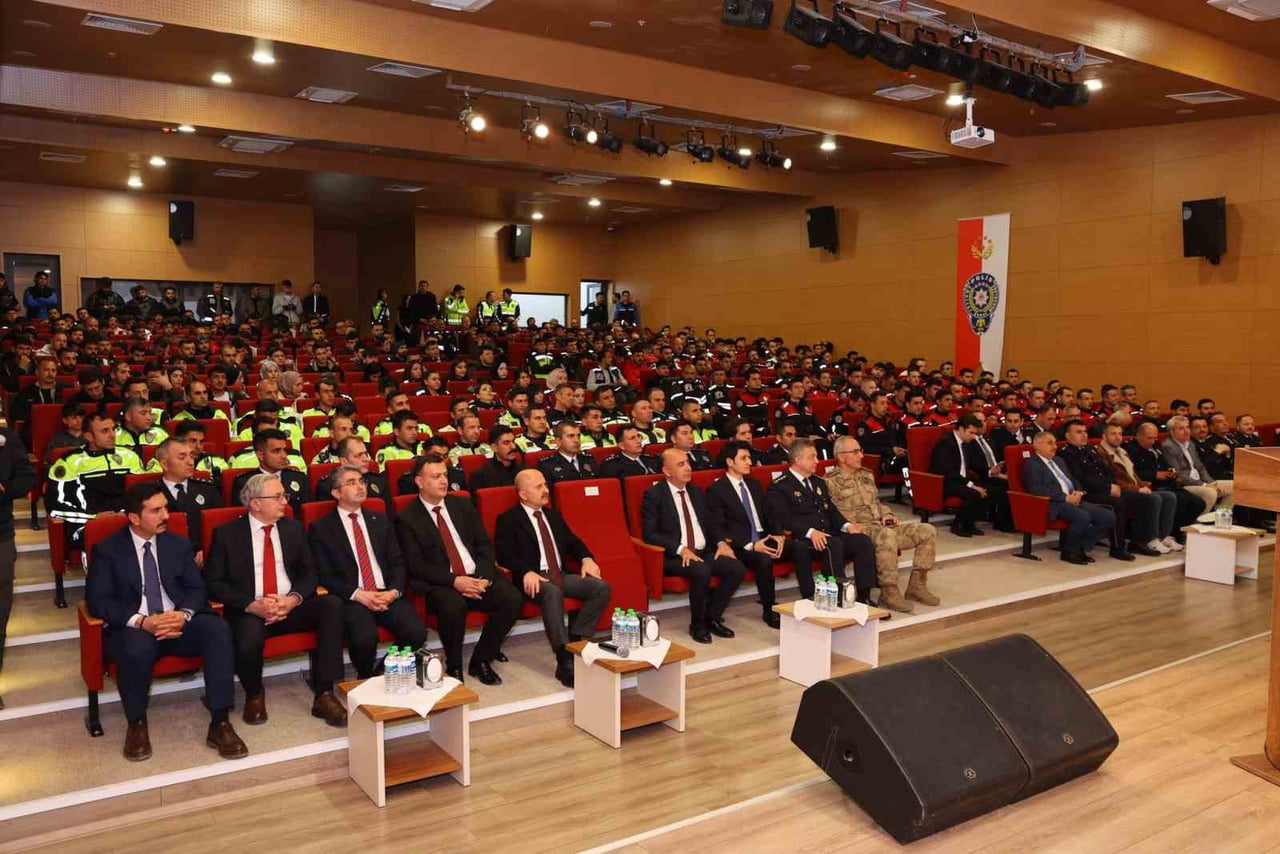 ADIYAMAN VALİSİ OSMAN VAROL, İL EMNİYET MÜDÜRLÜĞÜ TARAFINDAN DÜZENLENEN GÜVENLİ SÜRÜŞ EĞİTİM...