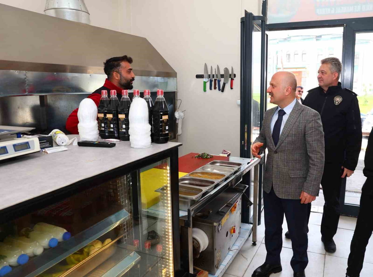 ADIYAMAN VALİSİ OSMAN VAROL, ÖRENLİ YAŞAM ALANI’NDA HİZMETE AÇILAN YENİ İŞYERLERİNİ ZİYARET...