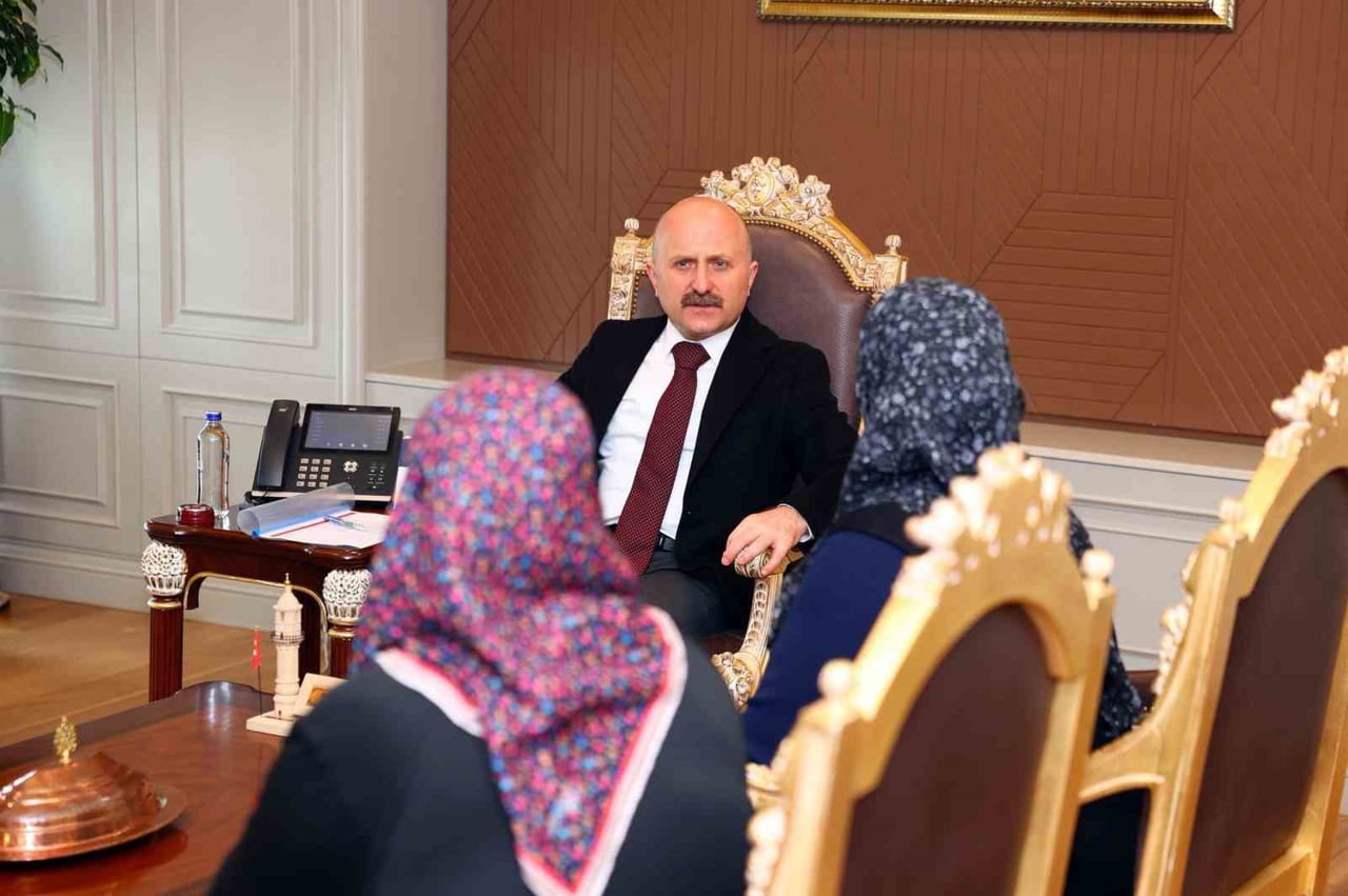 ADIYAMAN VALİSİ OSMAN VAROL, VATANDAŞLARLA BİREBİR İLETİŞİM KURMAK AMACIYLA DÜZENLENEN "HALK...