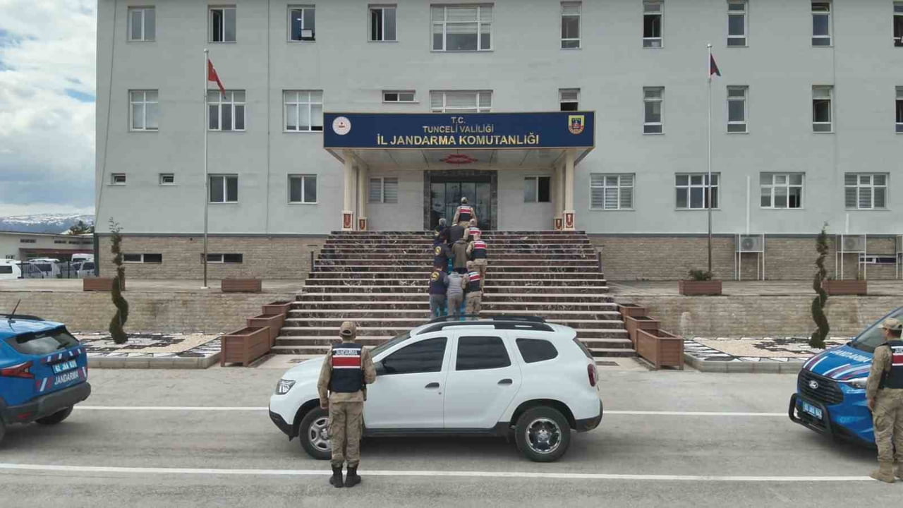 ADLİYEYE SEVK EDİLEN ŞÜPHELİLER, TUTUKLANARAK CEZAEVİNE GÖNDERİLDİ.