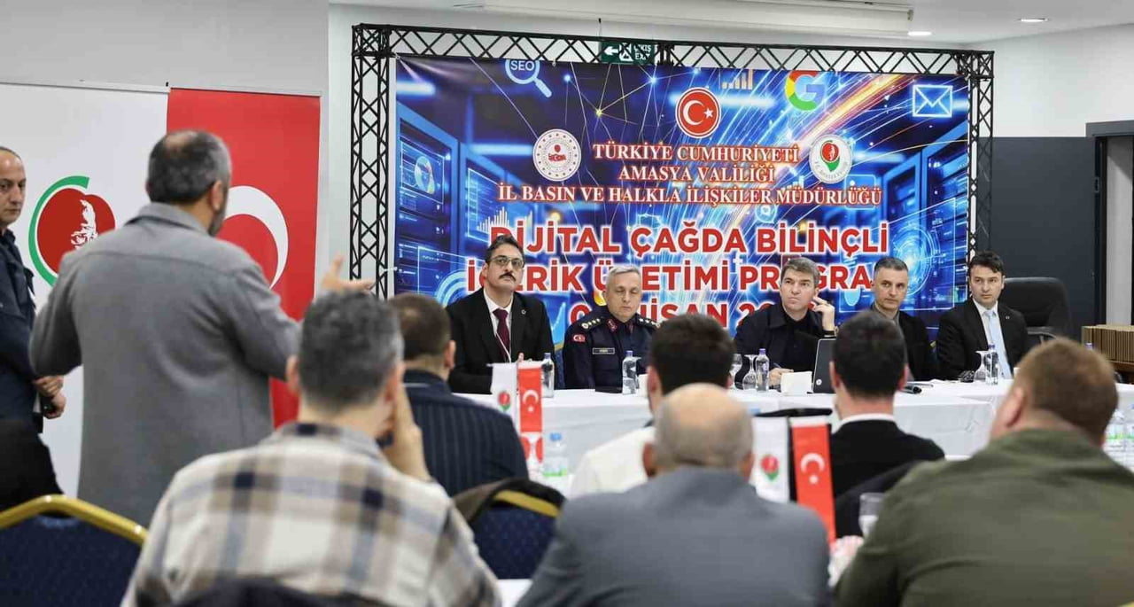 AFET VE KRİZ ANLARINDA ETKİLİ YÖNETİM İLE SOSYAL MEDYA PAYLAŞIMLARINA DİKKAT ÇEKEN VALİ ÖNDER...