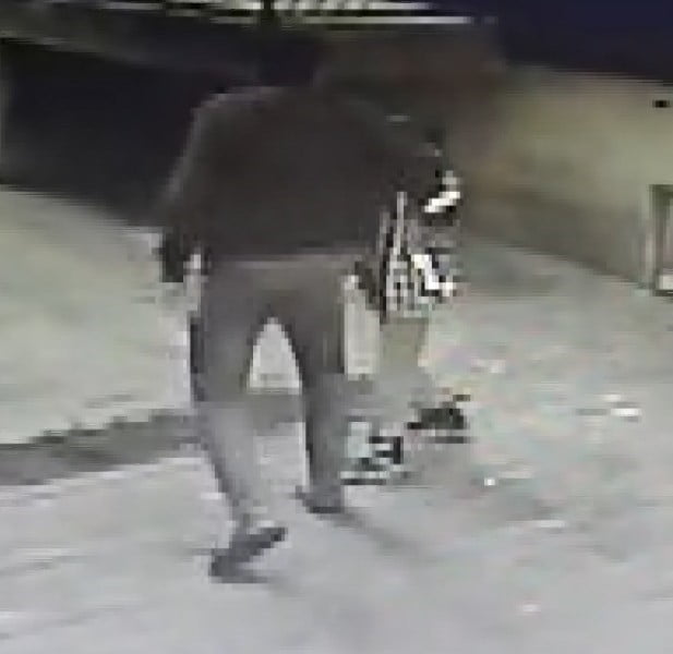 AFYONKARAHİSAR'DA BİR ÖĞRETMENİN, SÖZDE BAHÇELERİNE ZARAR VERDİ DİYE 9 YAŞINDAKİ KÜÇÜK ÇOCUĞU DARP...