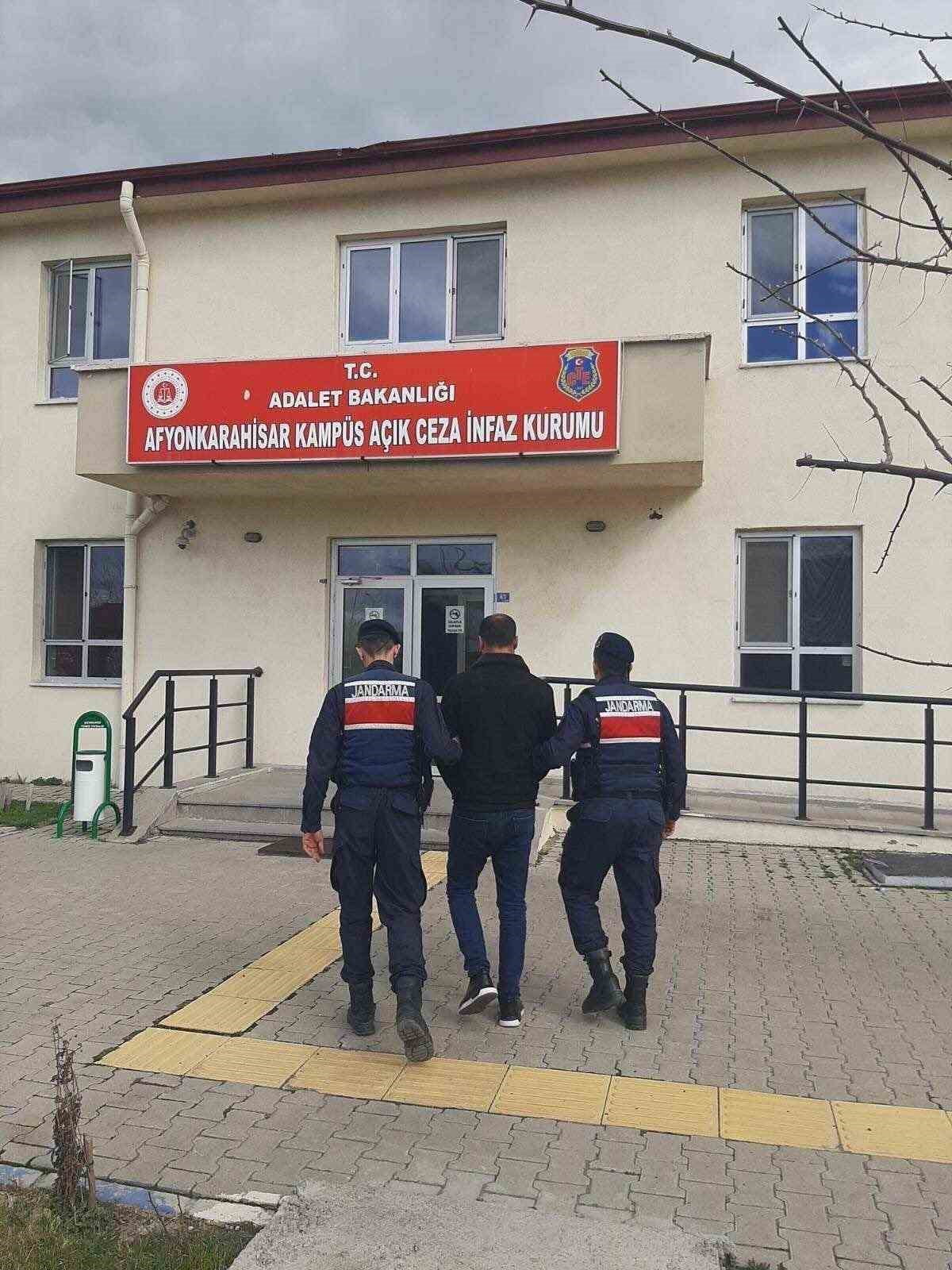 AFYONKARAHİSAR'DA JANDARMA TARAFINDAN ARANAN ŞAHISLARIN  YÖNELİK YAPILAN ÇALIŞMADA YAKALANAN 45...