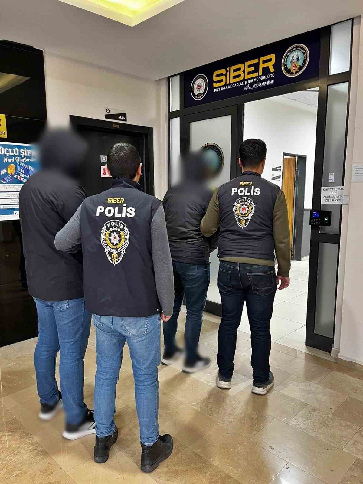 AFYONKARAHİSAR’DA BİR ŞAHSI İNTERNET ÜZERİNDEN VERDİKLERİ ‘SIFIR FAİZLİ KREDİ’ YALANI İLE...