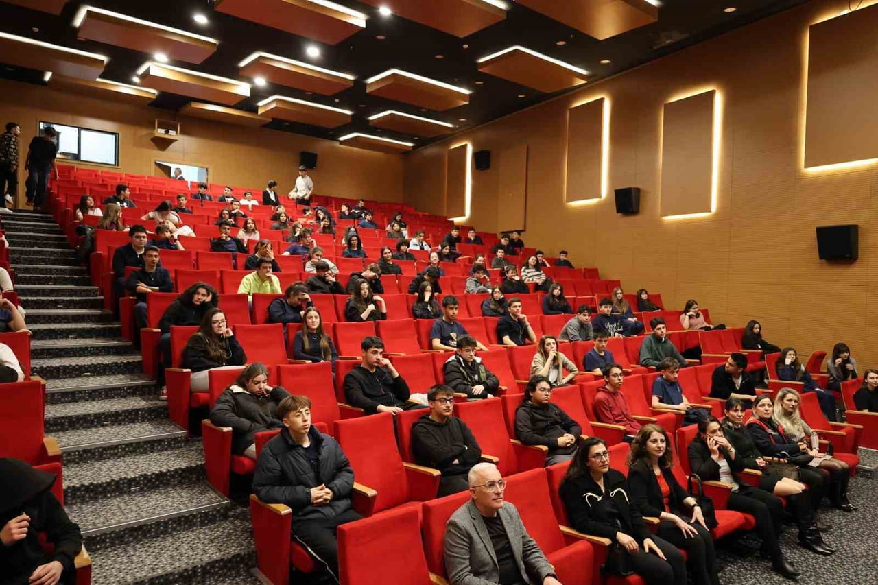 AFYONKARAHİSAR’DA ÖĞRENCİLERE YÖNELİK GÜVENLİ GIDA SEMİNERİ GERÇEKLEŞTİRİLDİ.