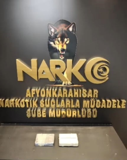 AFYONKARAHİSAR’DA POLİS TARAFINDAN GERÇEKLEŞTİRİLEN UYUŞTURUCU OPERASYONUNDA 2 KİLO UYUŞTURUCU ELE...