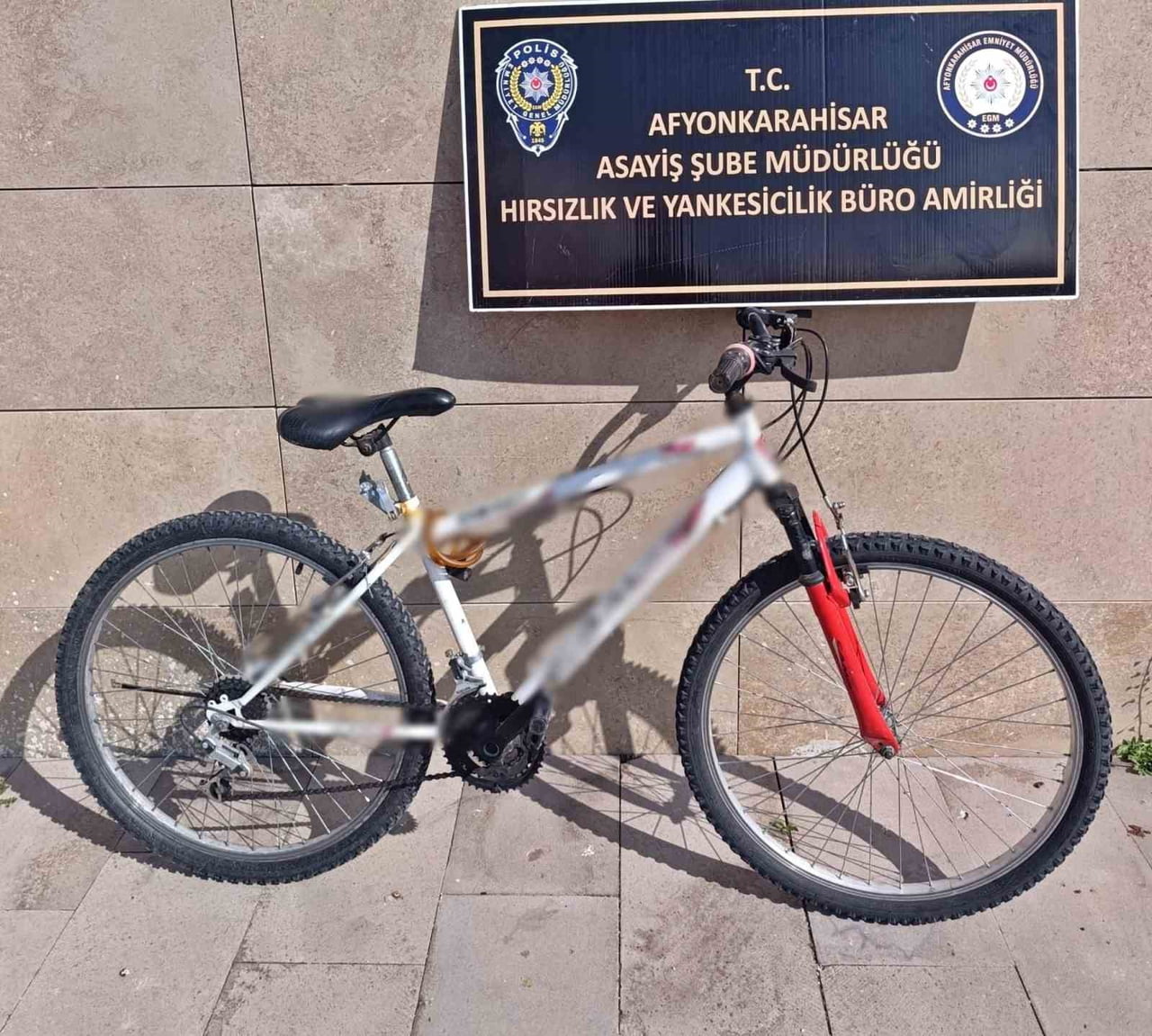 AFYONKARAHİSAR’DA POLİS TARAFINDAN SON BİR HAFTA İÇERİSİNDE GERÇEKLEŞTİRİLEN DENETİMLERDE 7 BİN...