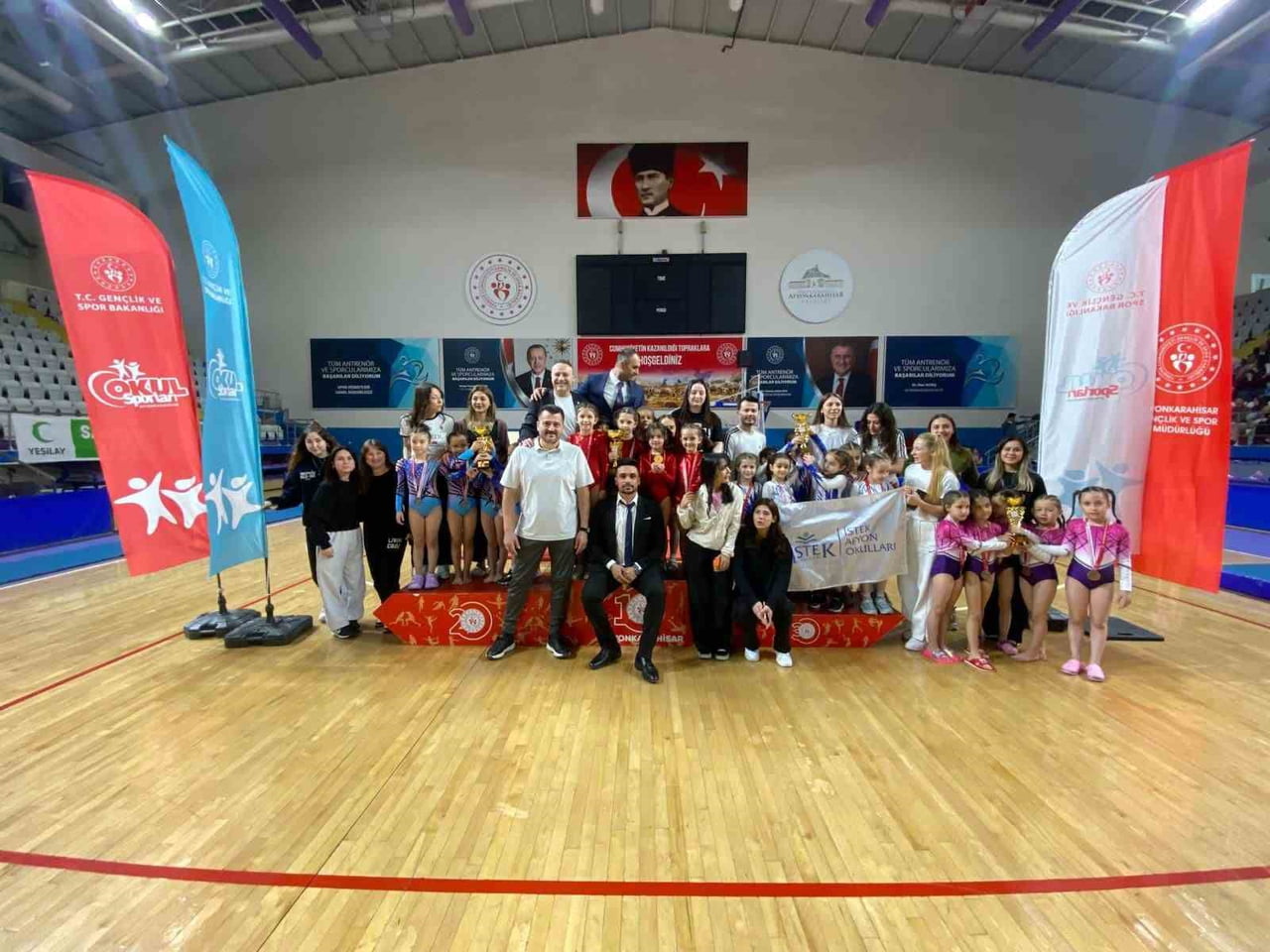 AFYONKARAHİSAR’DA PROF. DR. VEYSEL EROĞLU SPOR SALONU’NDA DÜZENLENEN OKUL SPORLARI CİMNASTİK...