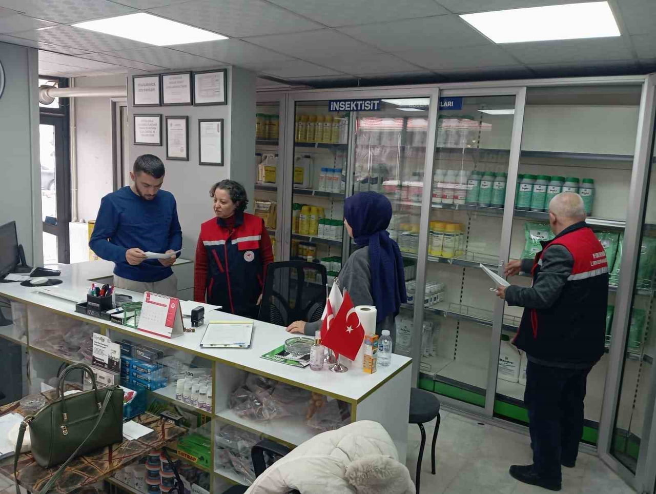 AFYONKARAHİSAR’DA TARIM ÜRÜNLERİ EKİM DÖNEMİNİN BAŞLAMASIYLA BİRLİKTE BİTKİ KORUMA ÜRÜNLERİ...