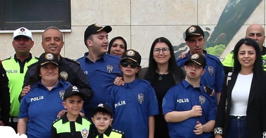 AFYONKARAHİSAR İL EMNİYET MÜDÜRÜ AHMET BİRTAN EROL, OTİZMLİ BİREYLER TOPLUMUMUZUN AYRILMAZ BİR...