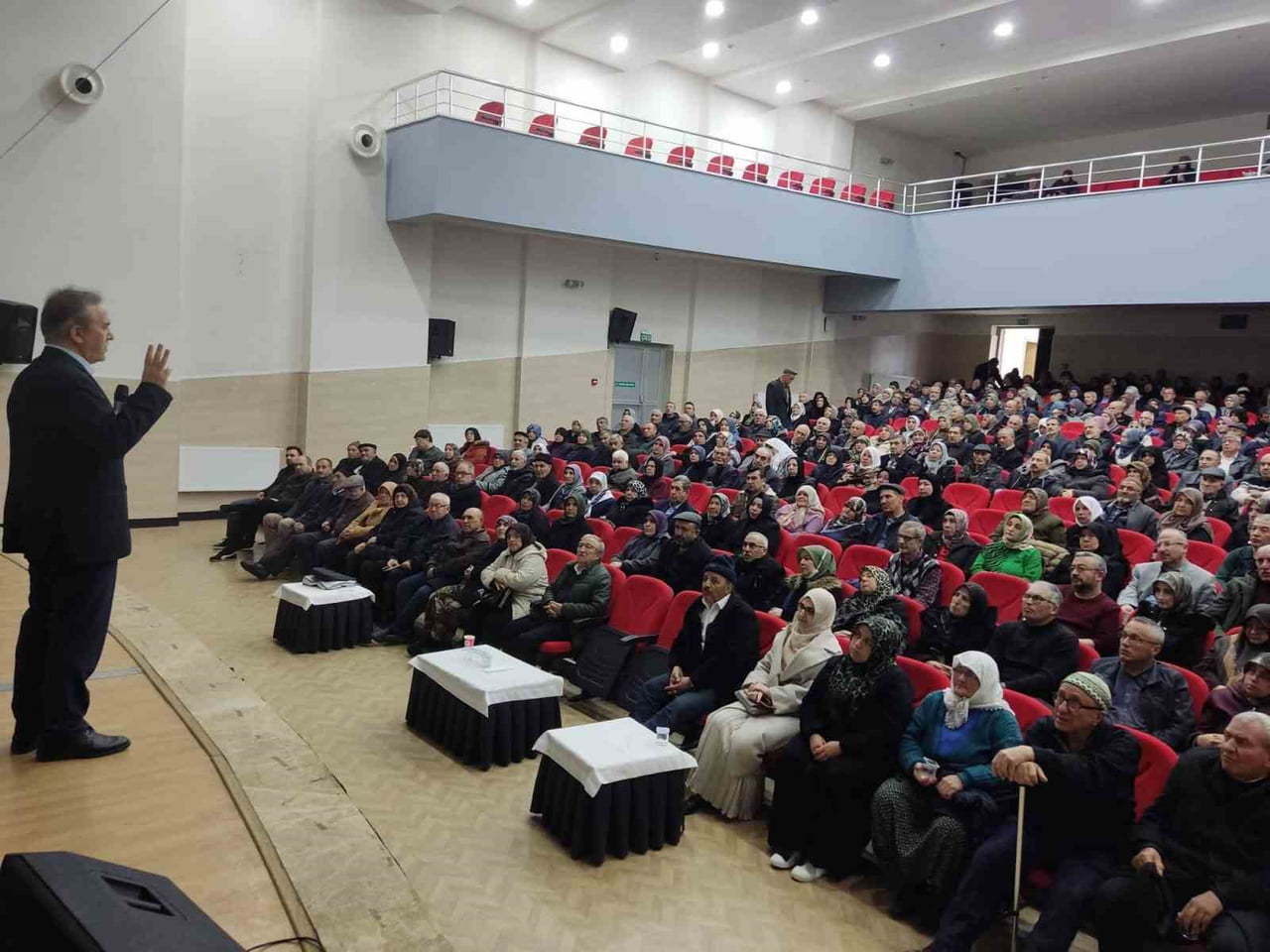 AFYONKARAHİSAR İL MÜFTÜLÜĞÜ TARAFINDAN KUTSAL TOPRAKLARA GİDECEK HACI ADAYLARINA YÖNELİK "HAC...