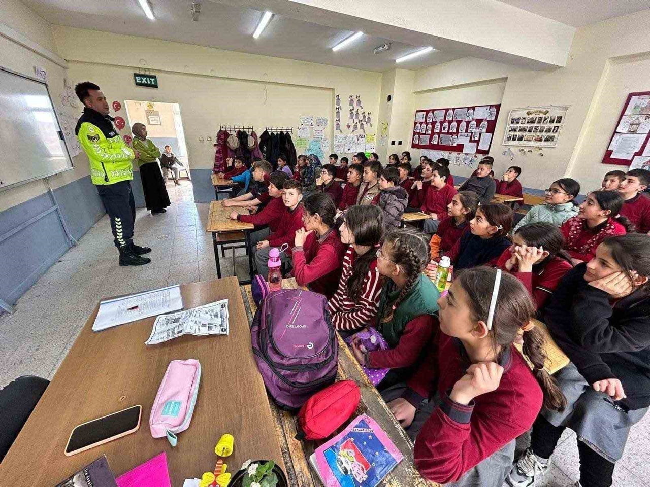 AFYONKARAHİSAR’IN 6 İLÇESİNDE JANDARMA EKİPLERİ TARAFINDAN ÖĞRENCİLERE YÖNELİK TRAFİK EĞİTİMİ...