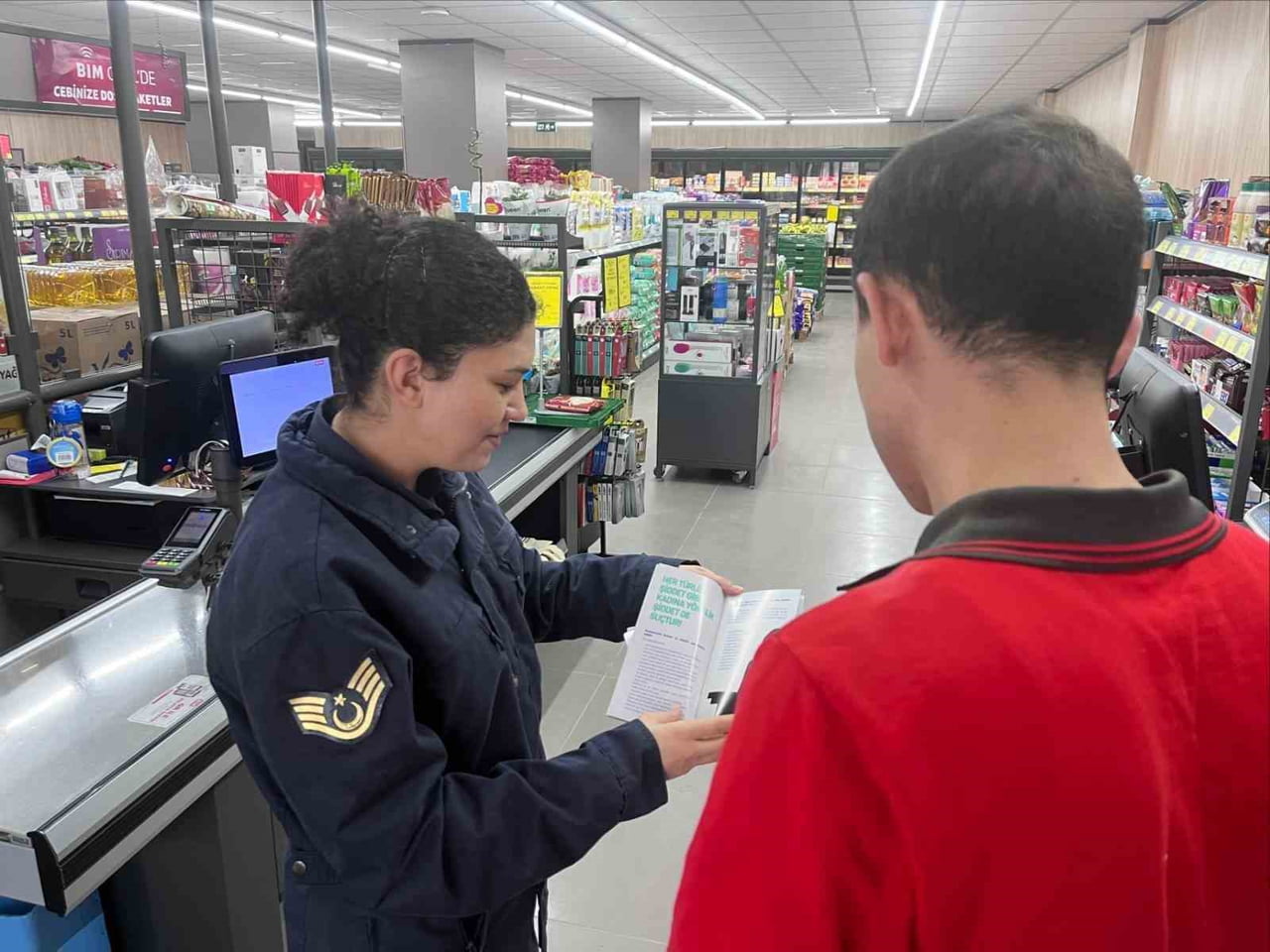 AFYONKARAHİSAR’IN BOLVADİN İLÇESİNDE JANDARMA EKİPLERİ TARAFINDAN VATANDAŞLARA YÖNELİK ‘KADINA EL...