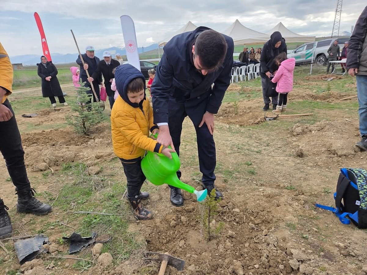 AFYONKARAHİSAR’IN SANDIKLI İLÇESİNDE "TÜRKİYE’NİN GÜCÜ ORMAN" PROGRAMI DÜZENLENİRKEN, ETKİNLİKTE...
