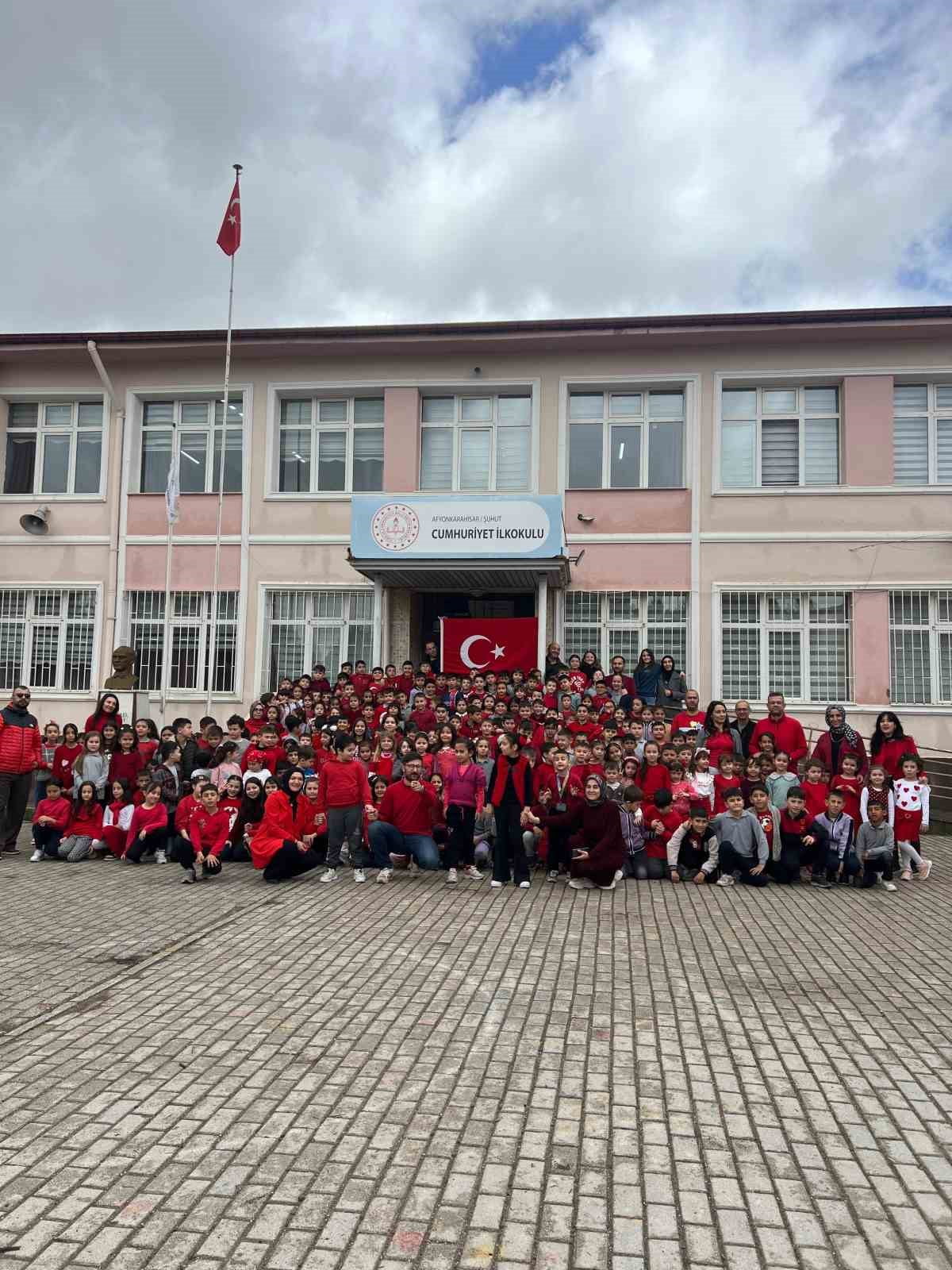 AFYONKARAHİSAR ŞUHUT CUMHURİYET İLKOKULU’NDA 2 NİSAN DÜNYA OTİZM FARKINDALIK GÜNÜ DOLAYISIYLA...