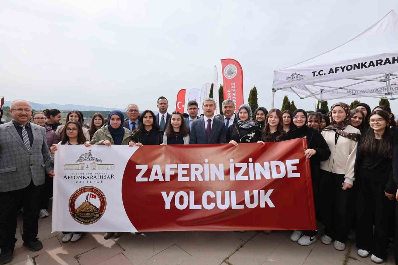 AFYONKARAHİSAR VALİLİĞİ KOORDİNASYONUNDA "ZAFERİN İZİNDE YOLCULUK" PROJESİ HAYATA GEÇİRİLİRKEN...