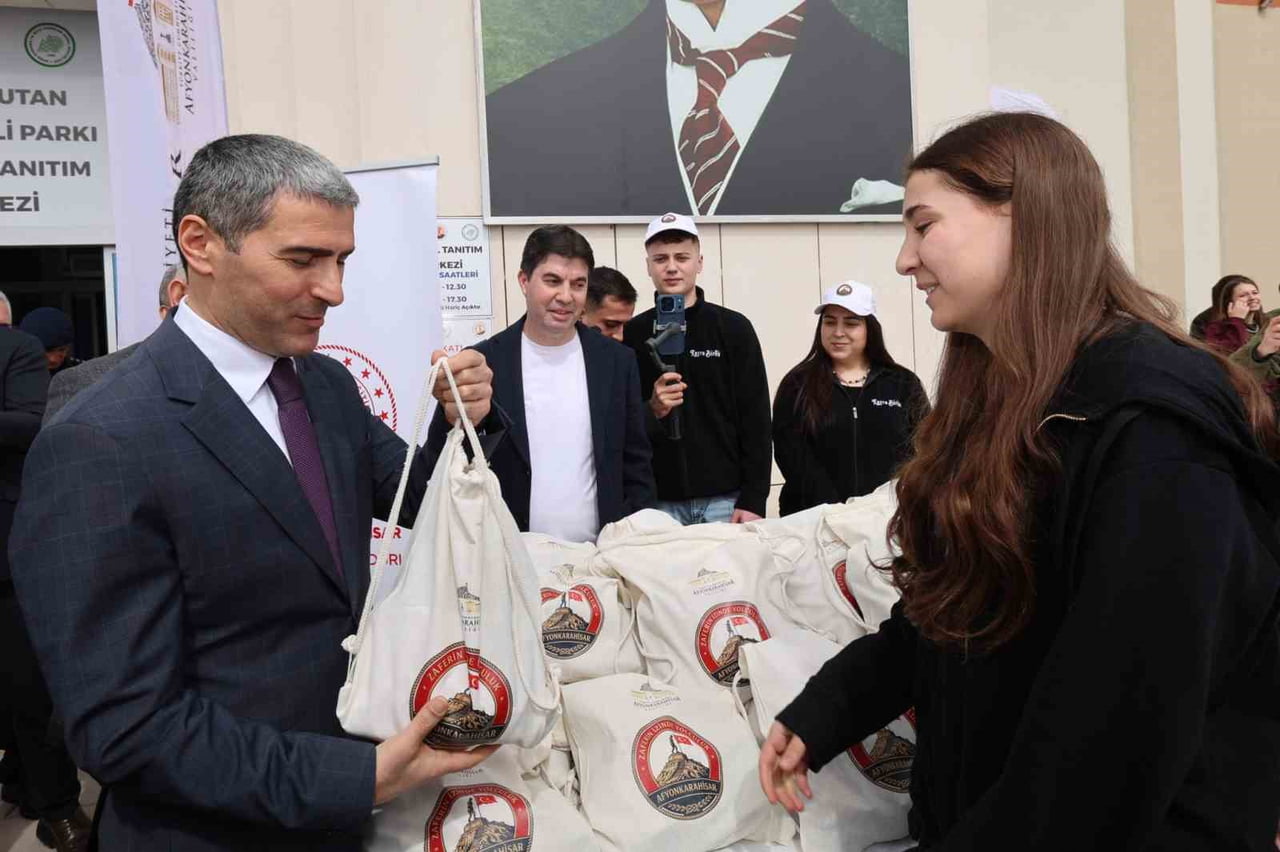 AFYONKARAHİSAR VALİLİĞİ KOORDİNASYONUNDA "ZAFERİN İZİNDE YOLCULUK" PROJESİ HAYATA GEÇİRİLİRKEN...