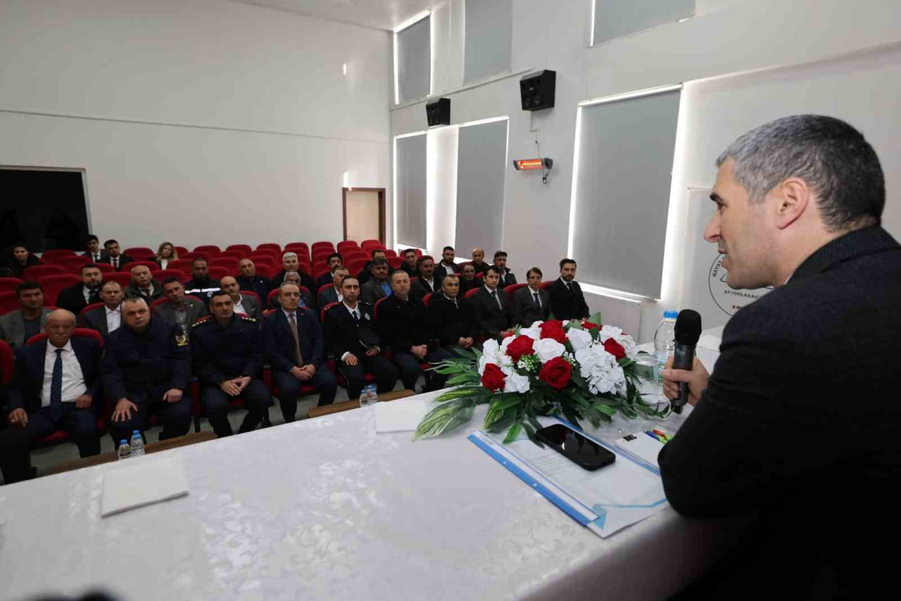 AFYONKARAHİSAR VALİSİ DR. NACİ AKTAŞ, KAMU HİZMETLERİNİN VERİMLİ YÜRÜTÜLMESİNDE KURUMLARIN...
