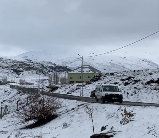 AĞRI’DA NİSAN AYINDA KAR SÜRPRİZİ