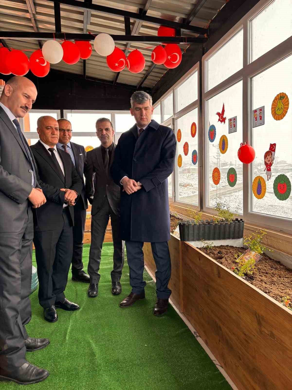 AĞRI DİYADİN KAYMAKAMI FURKAN KORKUSUZ'UN KATILIMIYLA MEHMET AKİF ERSOY İLKOKULU'NDA AÇILAN TARIM...