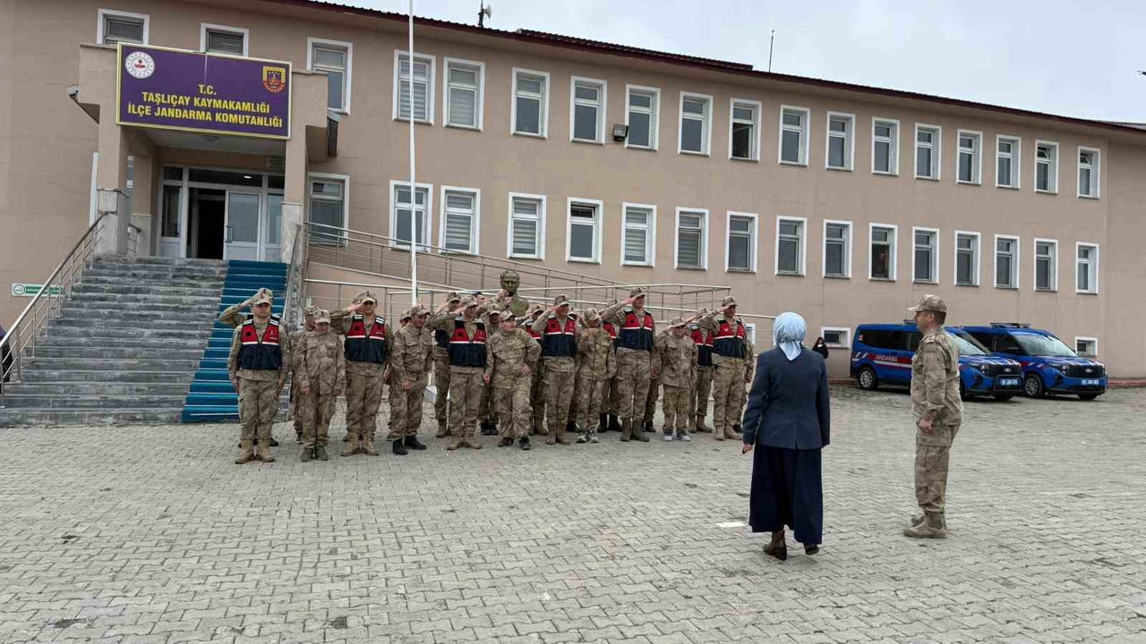 AĞRI’NIN TAŞLIÇAY İLÇESİNDE DÜZENLENEN ETKİNLİKTE ÖZEL BİREYLER BİR GÜNLÜĞÜNE TEMSİLİ ASKERLİK...