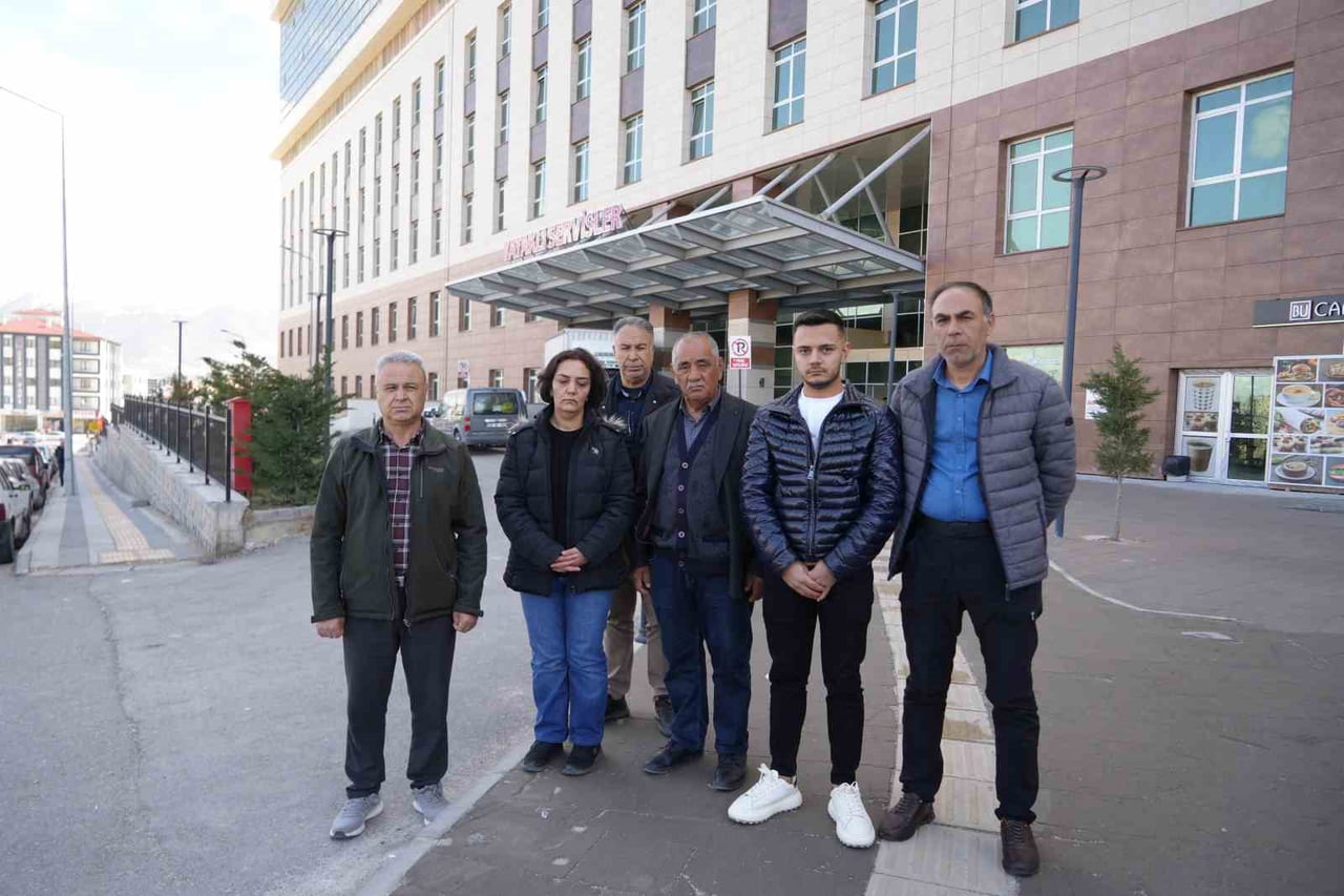 AİLE, KAZAYA KARIŞAN SERVİS SÜRÜCÜSÜNÜN ADLİ KONTROL ŞARTIYLA SERBEST BIRAKILMASINA TEPKİ...