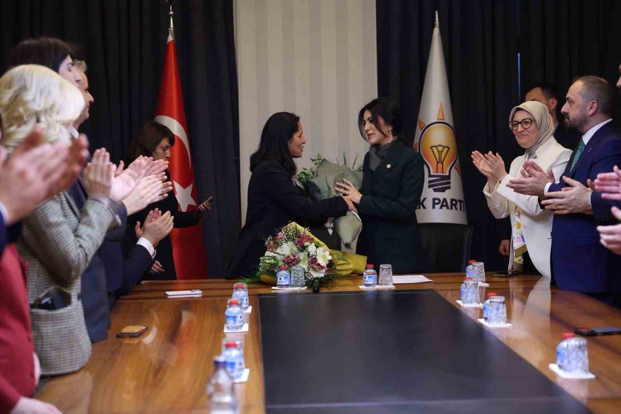 AK PARTİ GENEL BAŞKAN YARDIMCISI VE ÇEVRE VE ŞEHİRCİLİK BAŞKANLIĞI GÖREVİNE GETİRİLEN NİLHAN AYAN...