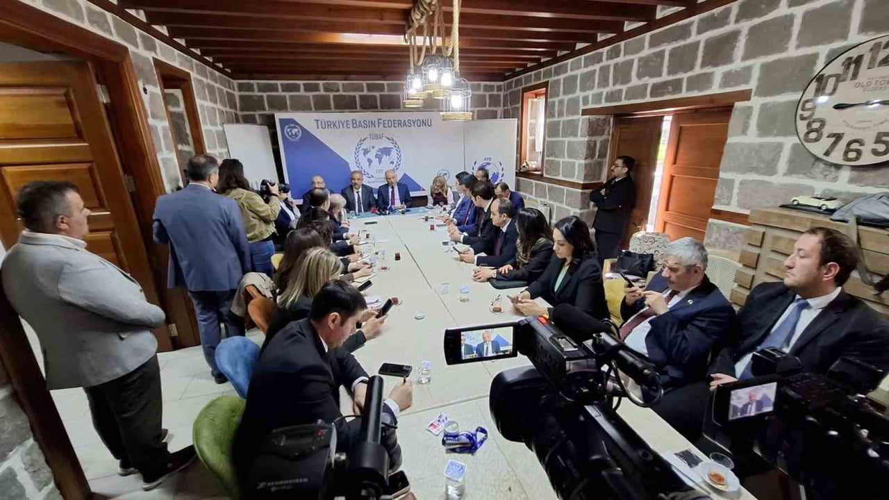 AK PARTİ GENEL BAŞKANVEKİLİ EFKAN ALA, TÜRKİYE BASIN FEDERASYONU'NDA (TÜBAF) "ANADOLU SOHBETLERİ"...