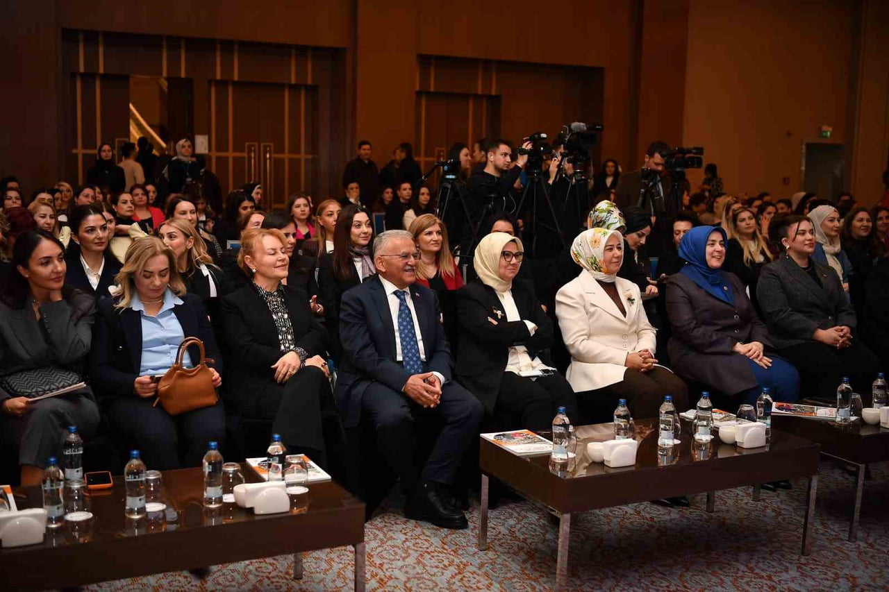 AK PARTİ KAYSERİ KADIN KOLLARI TARAFINDAN DÜZENLENEN 'ÜRETEN, YÖNETEN, DÖNÜŞTÜREN KADINLARIMIZLA...