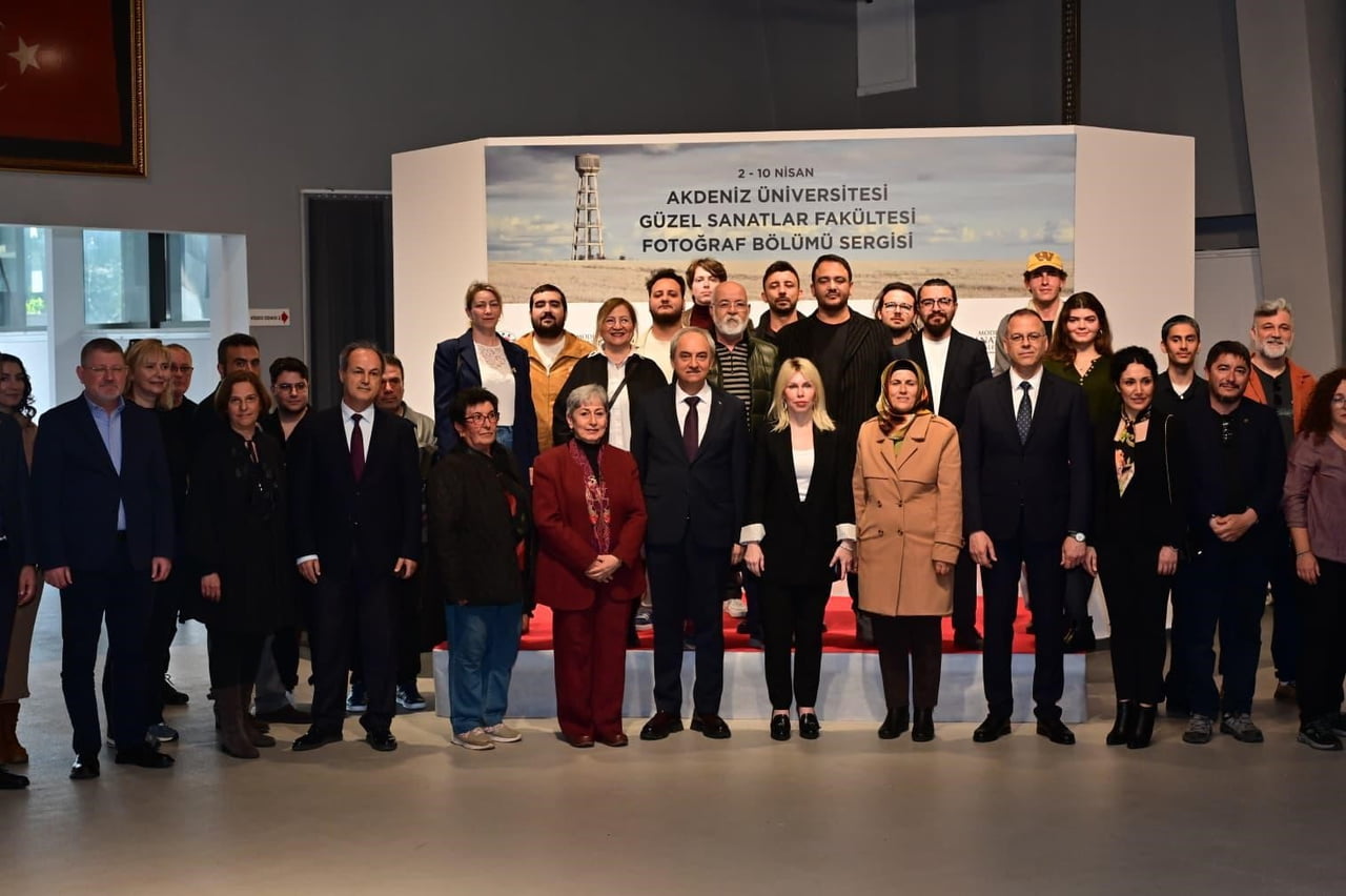 AKDENİZ ÜNİVERSİTESİ GÜZEL SANATLAR FAKÜLTESİ FOTOĞRAF BÖLÜMÜ’NÜN GELENEKSEL HALE GELEN KARMA...