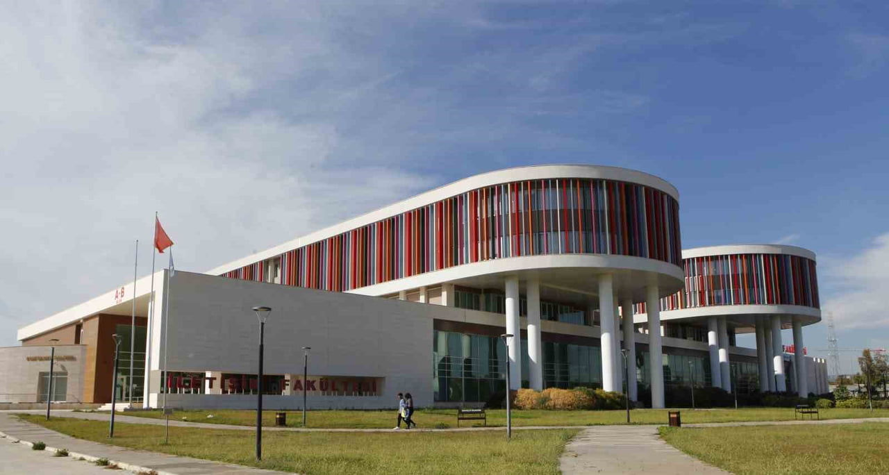 AKDENİZ ÜNİVERSİTESİ İLETİŞİM FAKÜLTESİ İLE TÜRK ÜNİVERSİTELİ KADINLAR DERNEĞİ (TÜKD) İŞ...