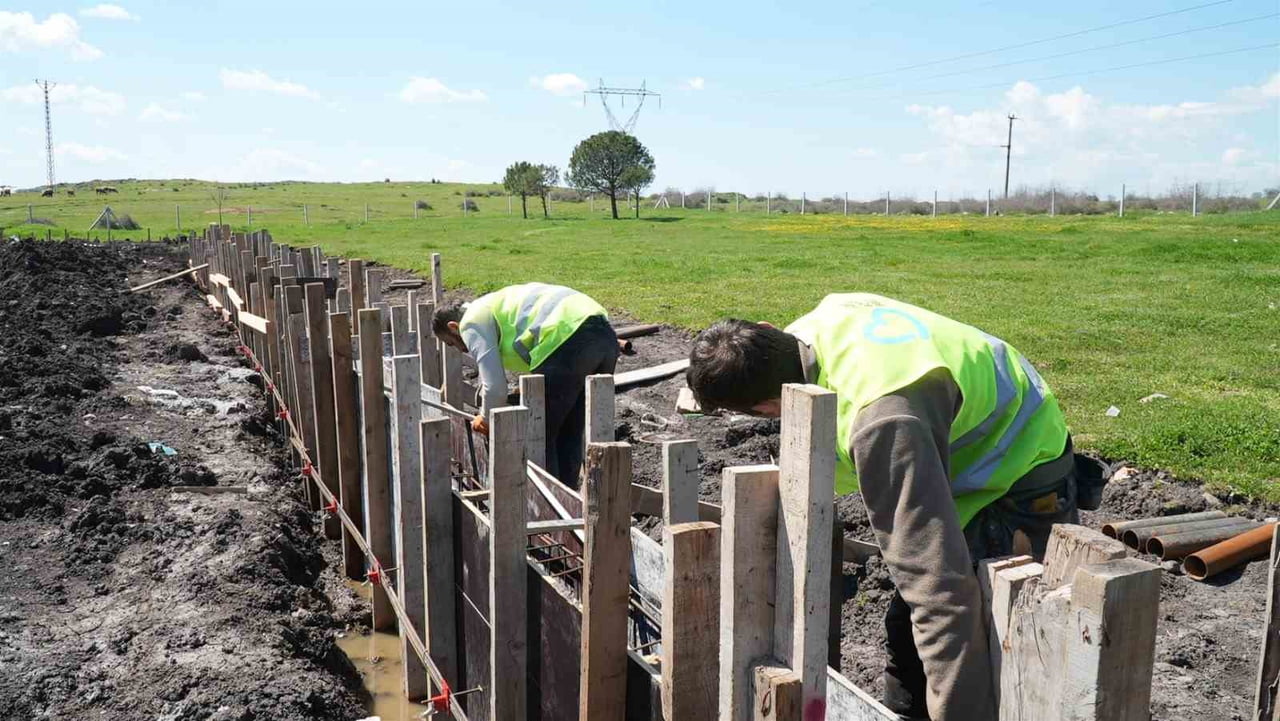 AKIN GENÇLERİN SESİNİ DUYDU, MAHALLELER YEŞİL SAHAYA KAVUŞTU