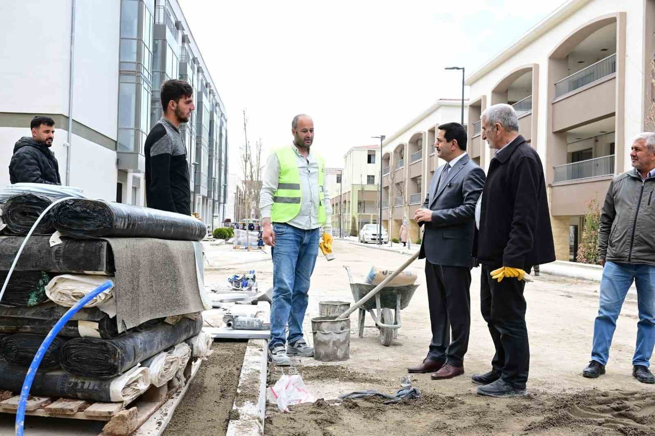 AKPINAR ÇARŞISI’NDA TEMİZLİK ÇALIŞMALARI SÜRÜYOR