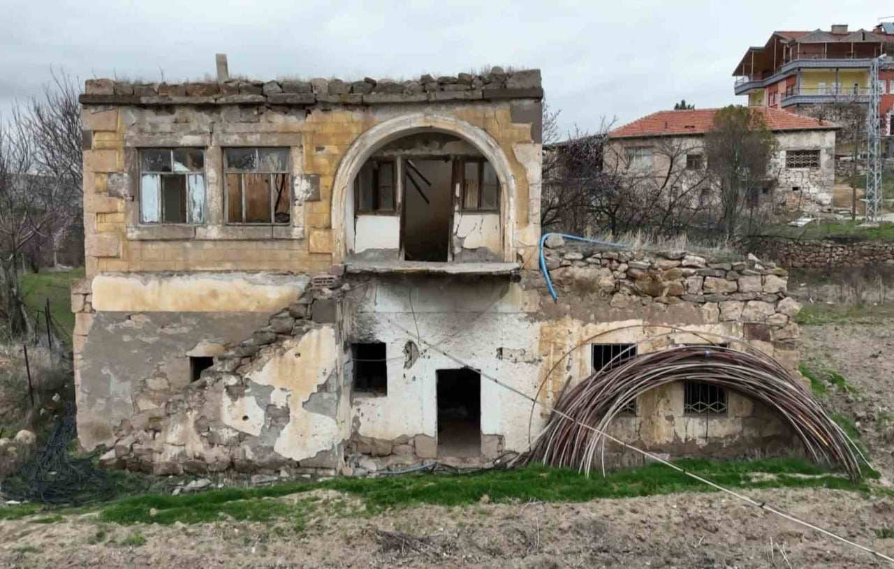 AKSARAY’DA 1985 YILINDA ÇEKİLEN VE KEMAL SUNAL İLE PERİHAN SAVAŞ'IN BAŞROLLERİNDE OYNADIĞI 'KERİZ'...