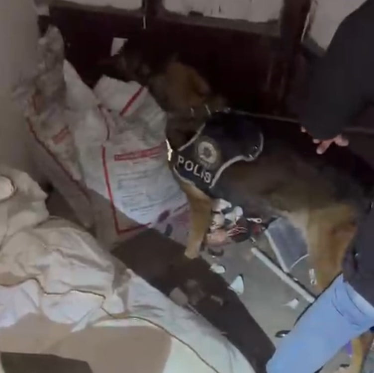 AKSARAY’DA 5 GÜNDE 11 AYRI ADRESE UYUŞTURUCU BASKINI DÜZENLEYEN NSM EKİPLERİ KİLOLARCA ÇEŞİTLİ...