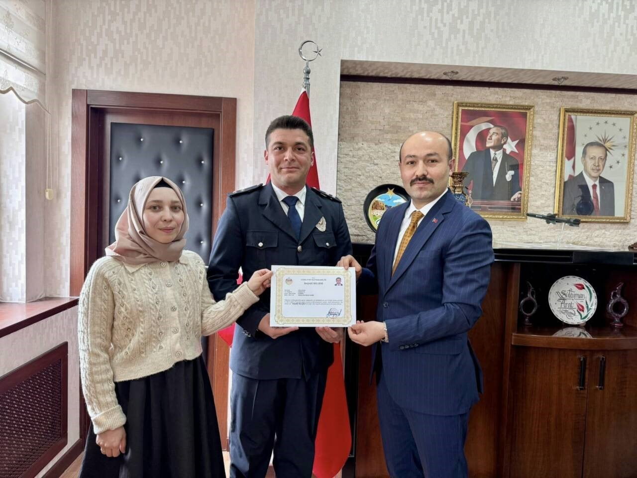 AKSARAY’IN GÜZELYURT İLÇESİNDE İLÇE KAYMAKAMI SÜLEYMAN ARAT (SAĞ BAŞTA) TARAFINDAN SAHADA...