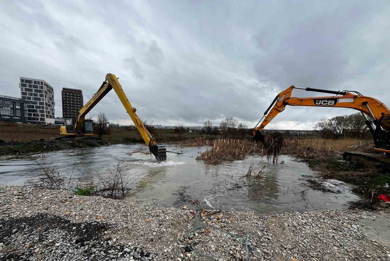 AKYURT İLÇESİNDE YER ALAN ÇUBUK DERESİ, SAĞANAK NEDENİYLE TAŞTI. SUYUN KONTROL ALTINA ALINMASI...