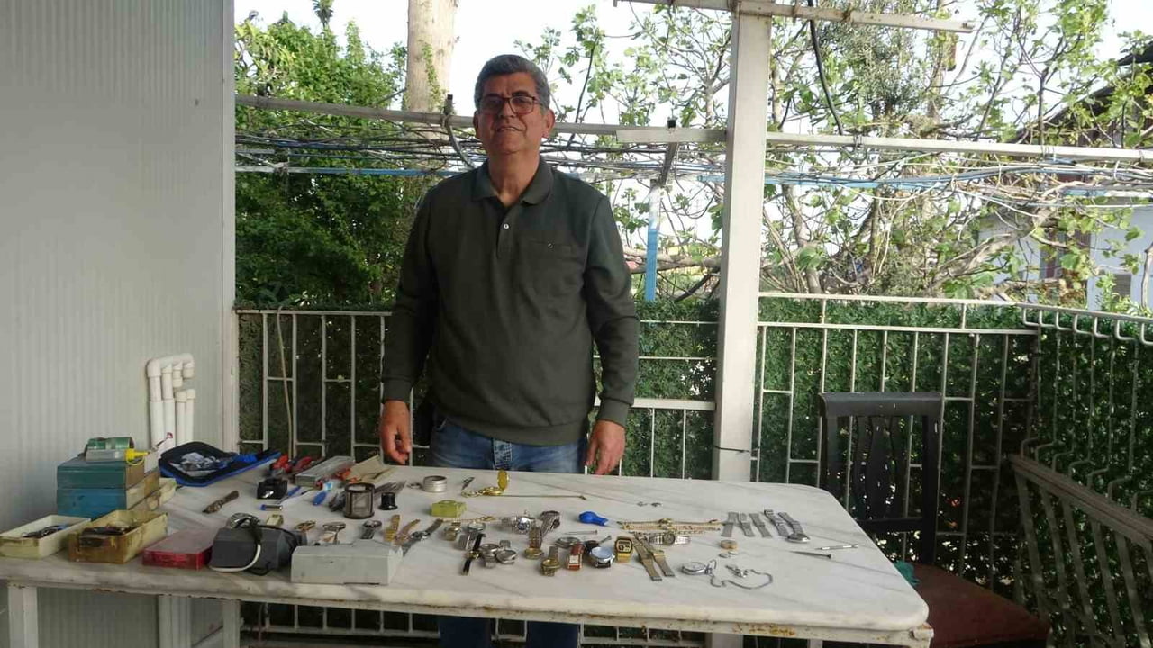 ALİ YARDIMCI İŞİNE EVİNİN BİR KÖŞESİNDE HOBİ OLARAK DEVAM EDİYOR